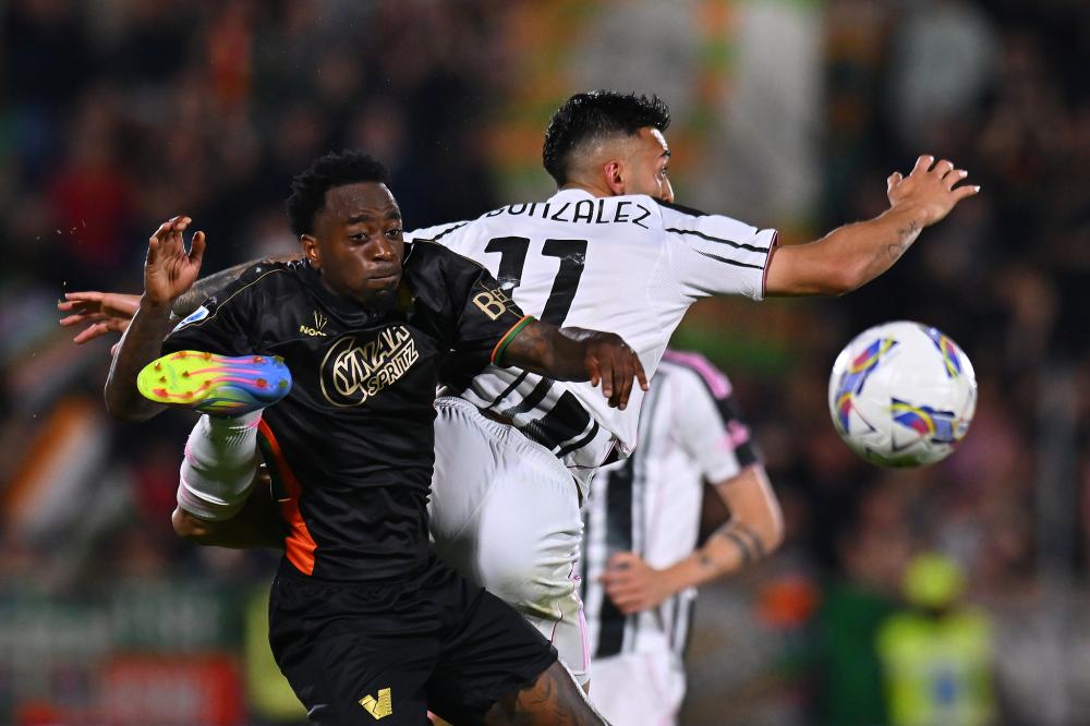 奥斯卡、巴尔加斯赛季前离队，武磊长期伤缺，但海港仍夺冠军